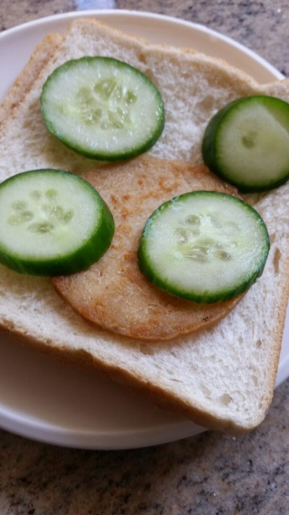 Bread with Vegetarian Ham Cucumber