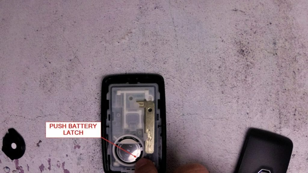 HOW TO REPLACE RENAULT KOLEOS REMOTE BATTERY Latch