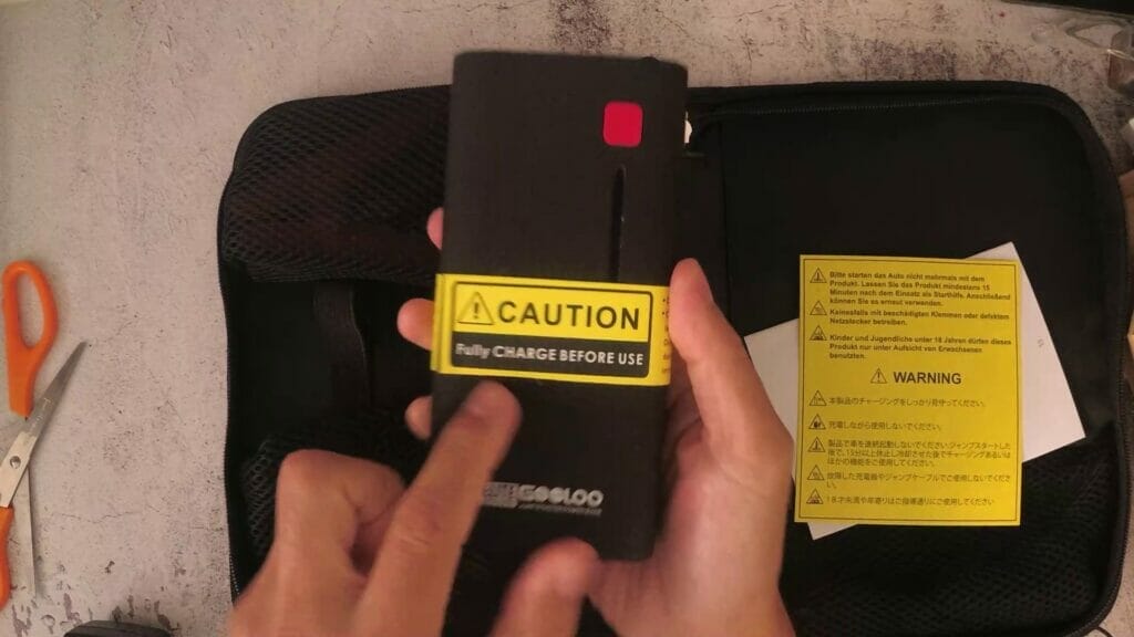 USING THE GOOLOO 800AMP CAR JUMP STARTER 3