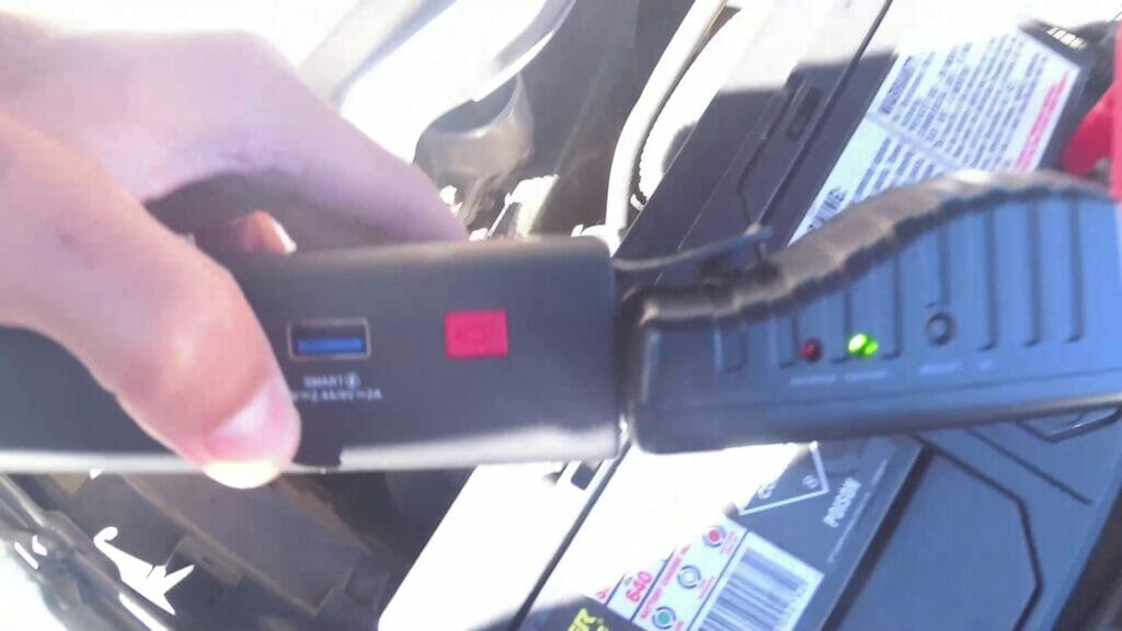 USING THE GOOLOO 800AMP CAR JUMP STARTER 5