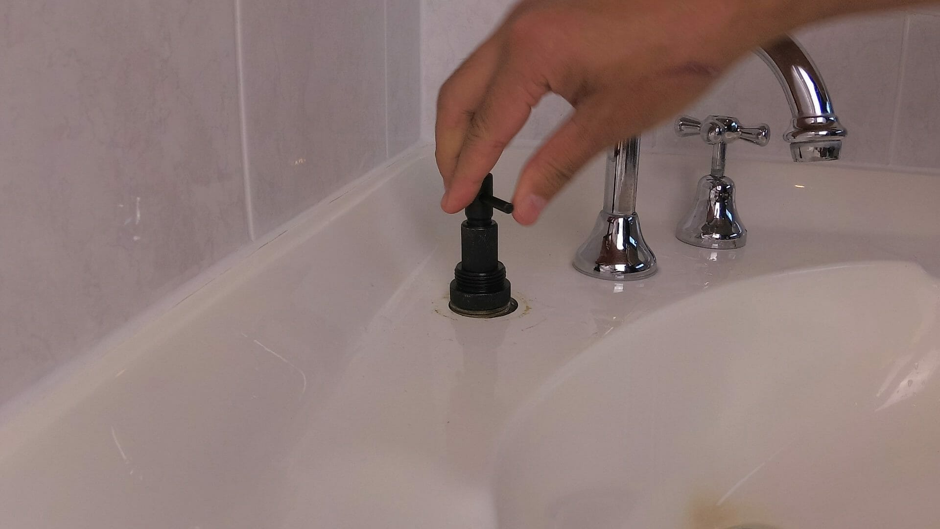 HOW I FINALLY FIXED A LEAKING TAP