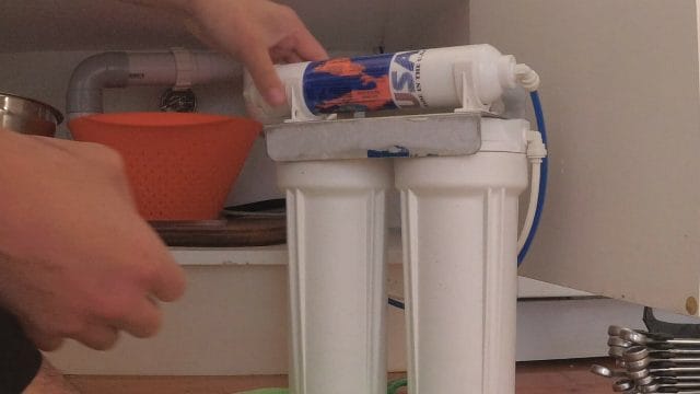 HOW TO REPLACE THE FILTERS IN A 3 STAGE WATER FILTER SYSTEM under the sink