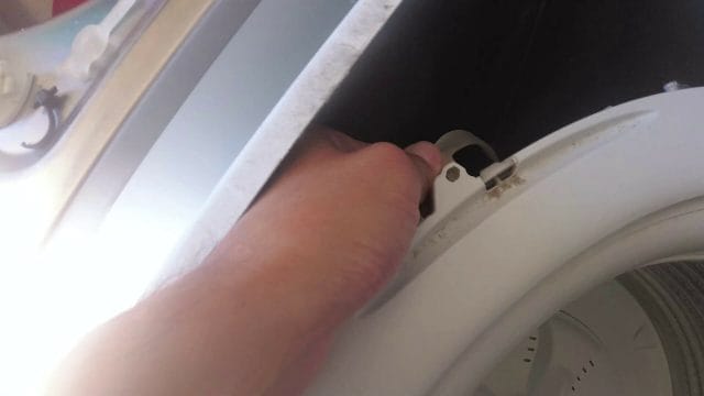 REPLACING THE SUSPENSION BANDS ON THE FISHER AND PAYKEL WASHING MACHINE removal of strap