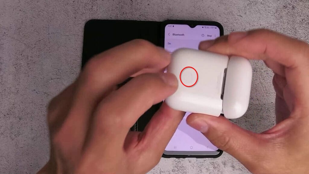 HOW TO QUICKLY CONNECT AIRPODS TO SAMSUNG A23 airpods sync button