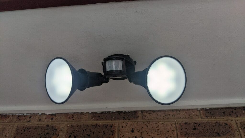 WHY YOU SHOULD NOT SWITCH OFF YOUR ARLEC SMART SECURITY LIGHT LED lights