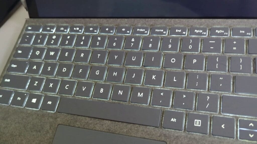 IS THERE A FIX FOR THE MICROSOFT SURFACE PRO 4 TYPE COVER NOT DETECTING Microsoft Surface Pro 4 Type Cover illuminate