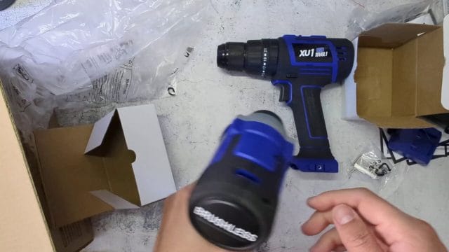 UNBOXING_THE_XU1_IMPACT_DRIVER_AND_DRILL_DRIVER_DR-0-03-07.png