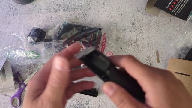 UNBOXING_REMINGTON_BARBERS_BEST_PERSONAL_GROMMING_-0-02-31.png