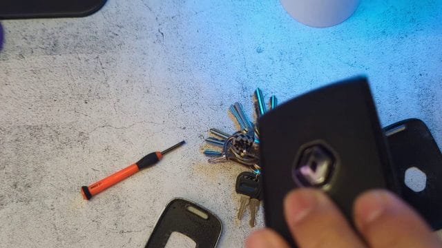 REPLACING_THE_RENAULT_KOLEOS_FOB_COVER-0-00-22.png