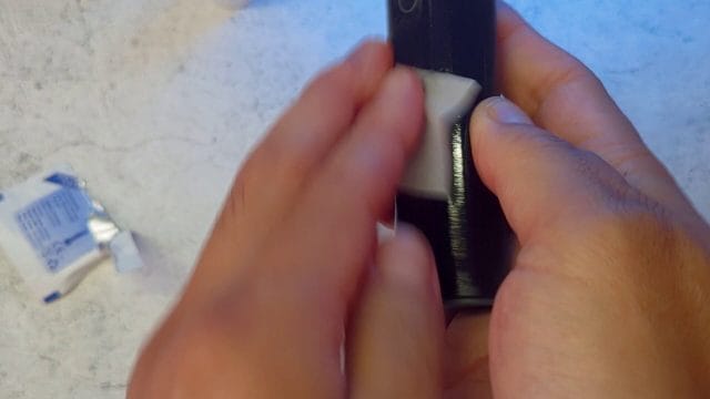 How_to_remove_the_stickiness_from_items_with_rubbe-0-00-21.png