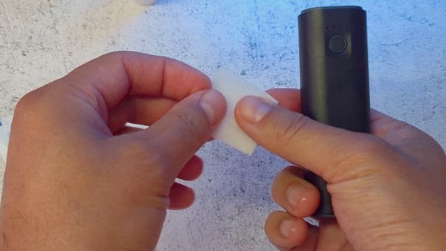 How_to_remove_the_stickiness_from_items_with_rubbe-0-00-15.png