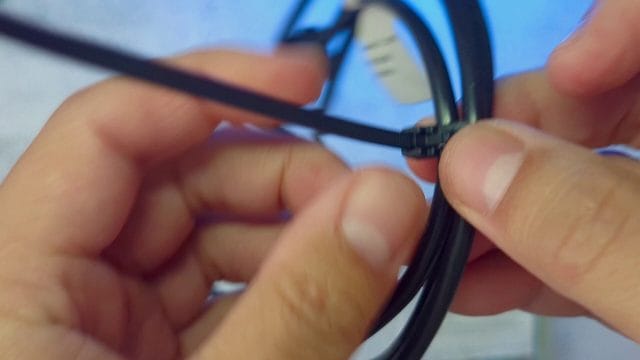 UNBOXING_AND_TESTING_REUSABLE_CABLE_TIES-0-00-47.png